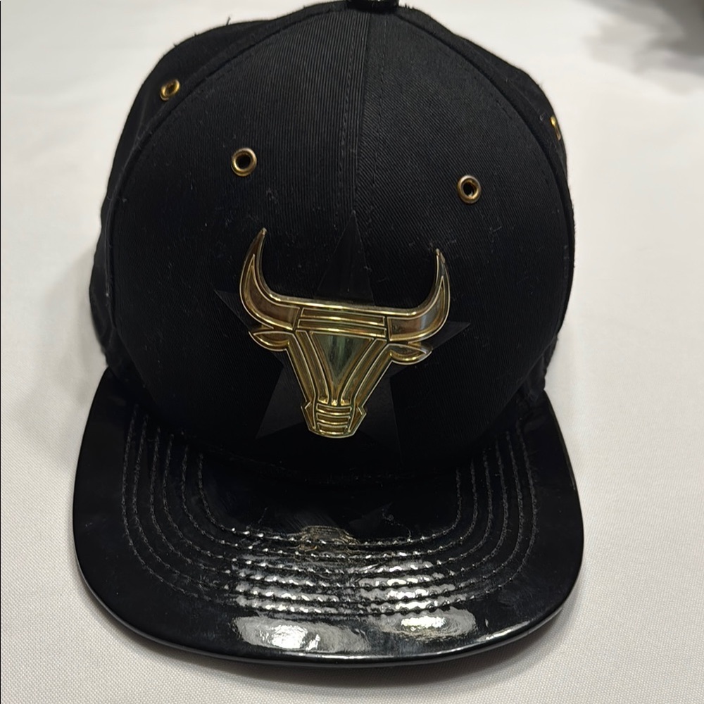 Huge Chicago Bulls black ball cap. Adjustable.